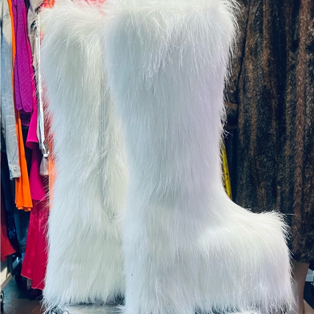 Ellie Chunky White Faux Fur Boots